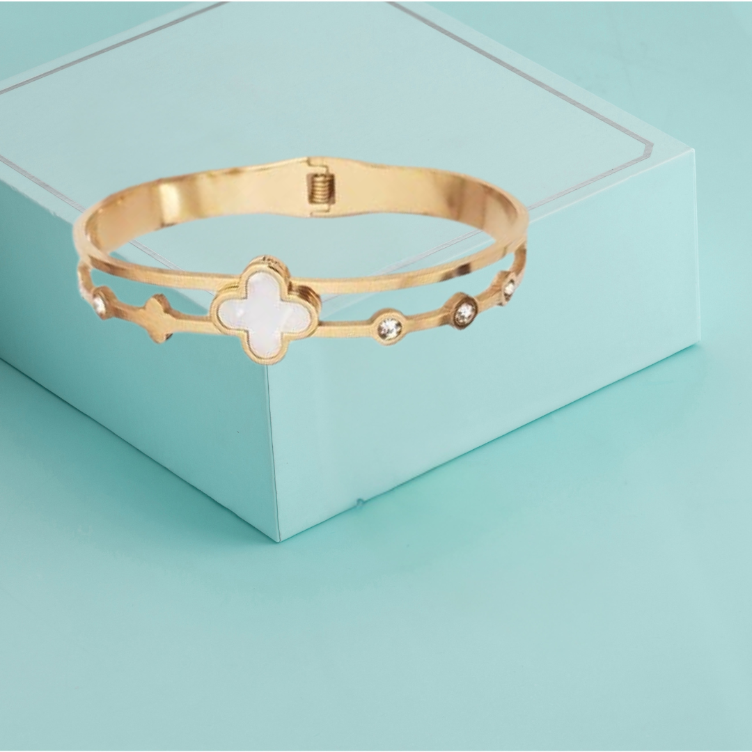 Ofro Graceful Wings Gold Bangle 🌼