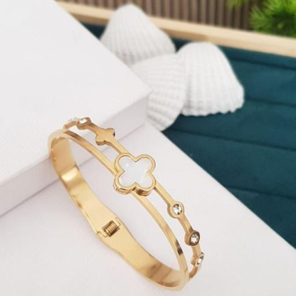 Ofro Graceful Wings Gold Bangle 🌼